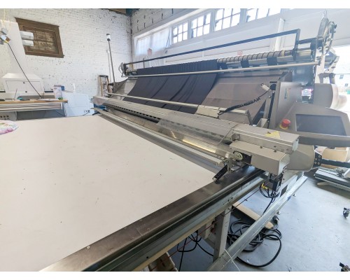Automatic Fabric Spreading and Fabric Cutting machine //Gerber